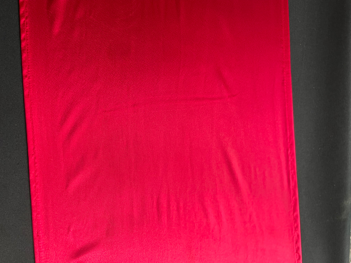 Chemin de table - Rouge St-Valentin satin